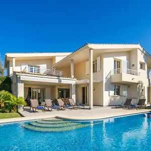 https://villa-with-private-pool-in-port-de-pollensa.balearic-islands.net