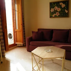 https://apartaments-sant-jordi-comtal-33.topbarcelonahotels.com